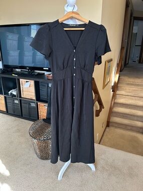 Black Button-Front  Elastic Waist Short Sleeve Midi Dress